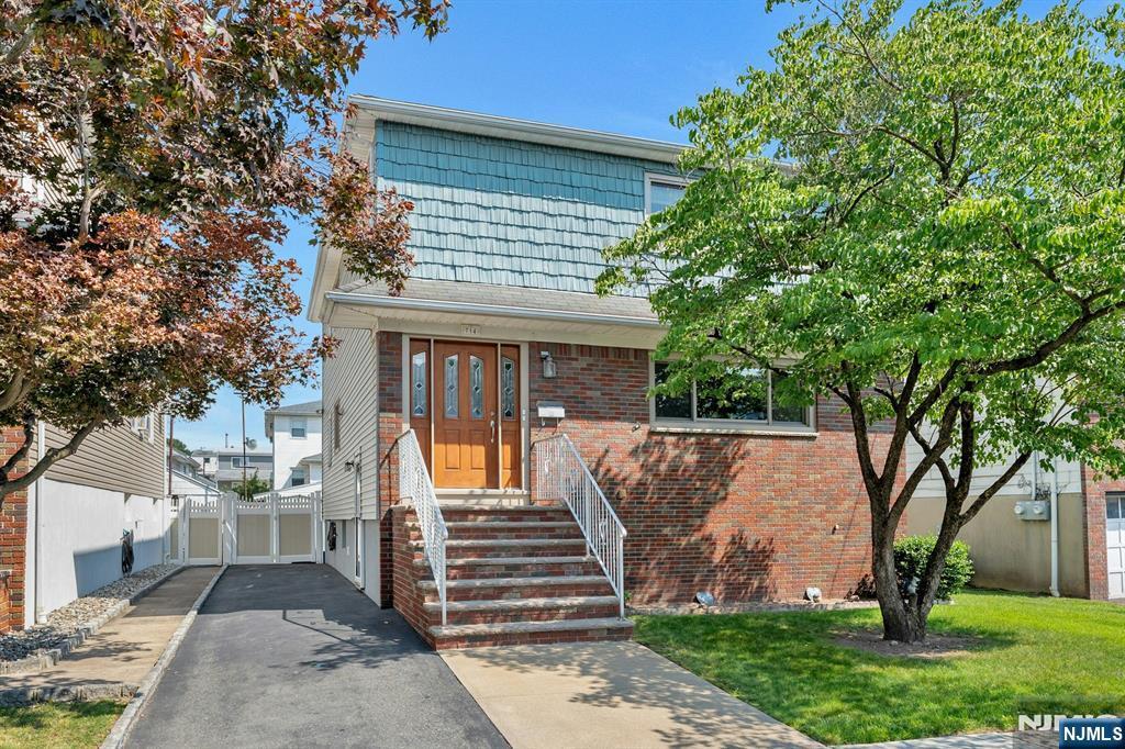 714 Tyler Street  Lyndhurst NJ 07071 photo