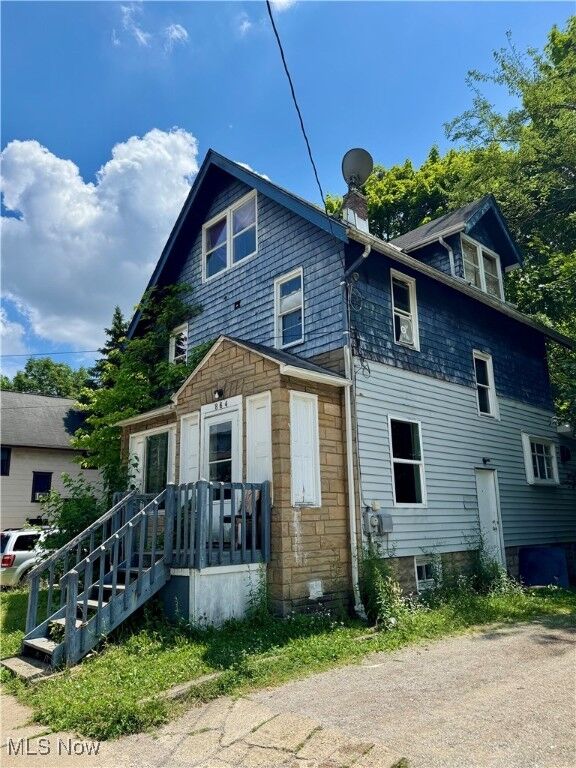Property Photo: 864 Delia Avenue OH 44320