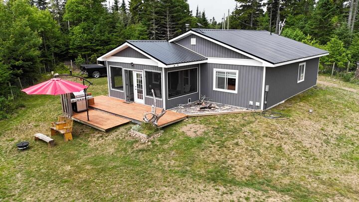 498 Fox Point Road — photo 1