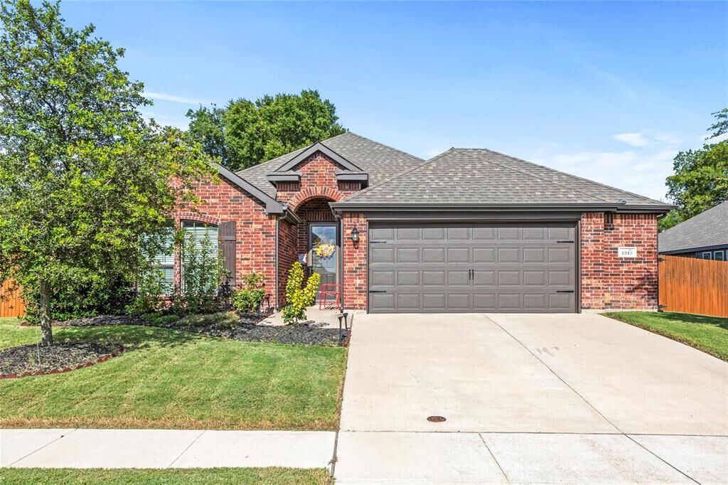Property Photo:  1912 Sunflower Drive  TX 75154 