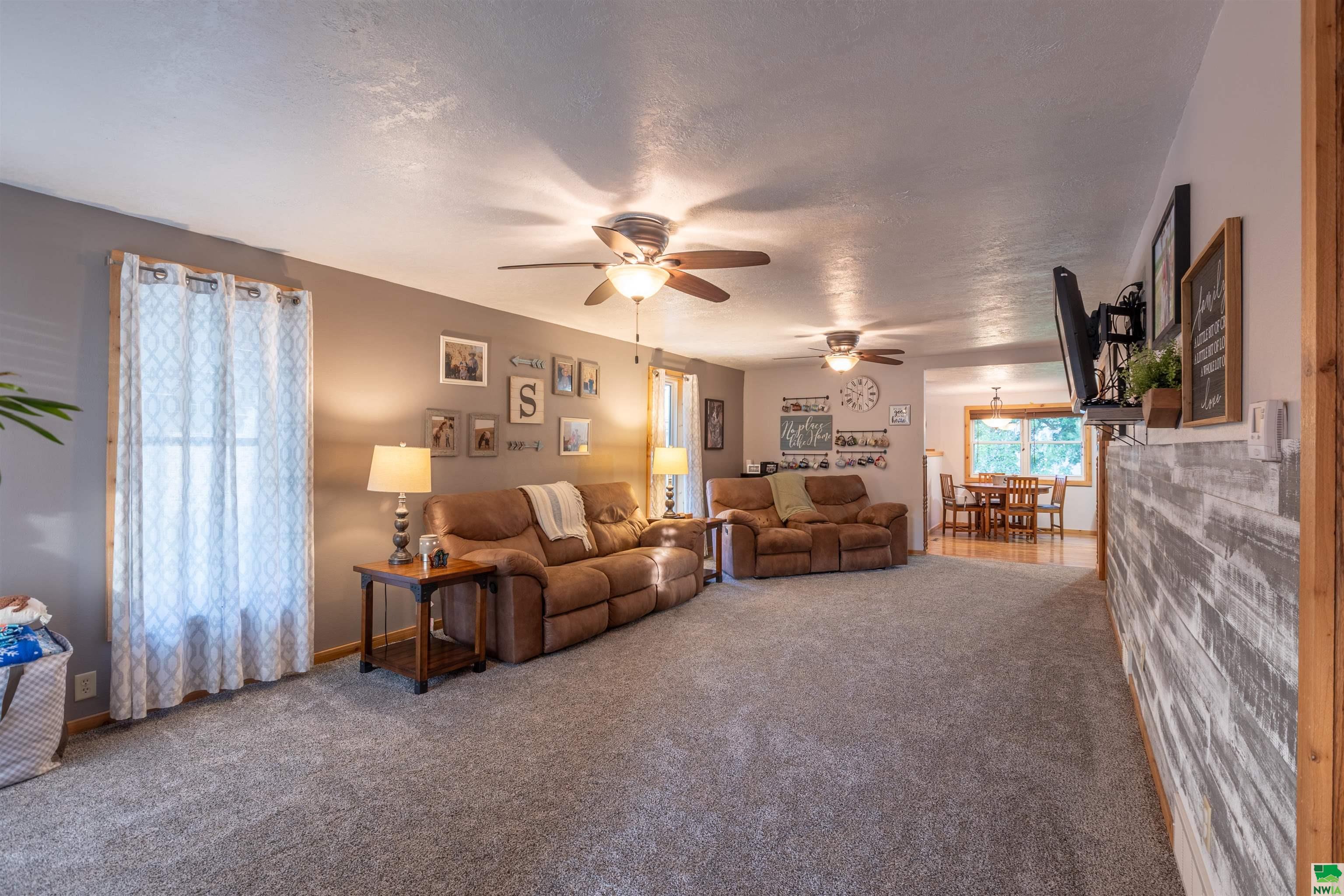 Property Photo: 923 Driftwood Street IA 51016