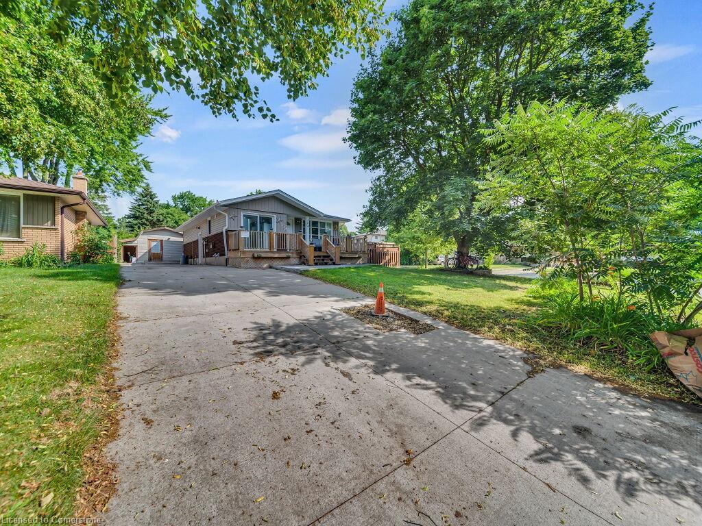 Photo de la propriété: 184 Cedarvale Crescent ON N2L 4T2
