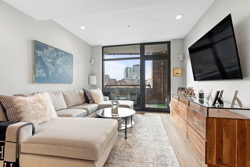 Property Photo:  300 Commercial St 709  MA 02109 