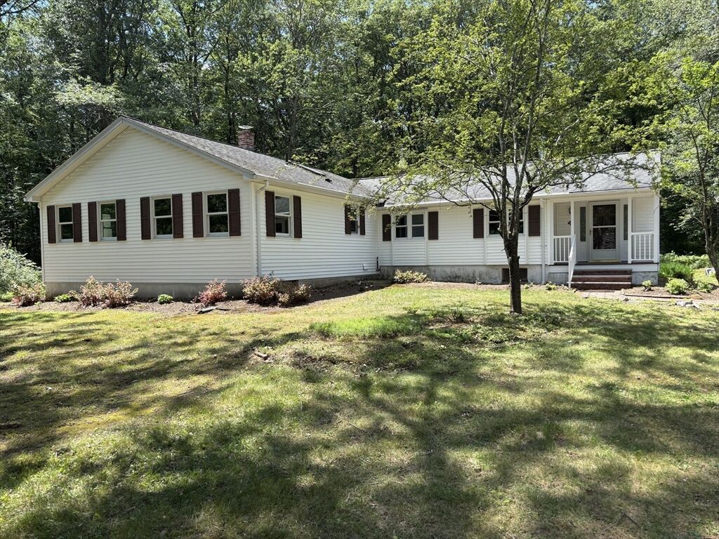 Property Photo:  4 Overdale Parkway 4  MA 01747 