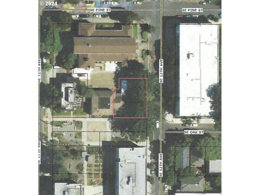 1131 SE Oak St  Portland OR 97214 photo