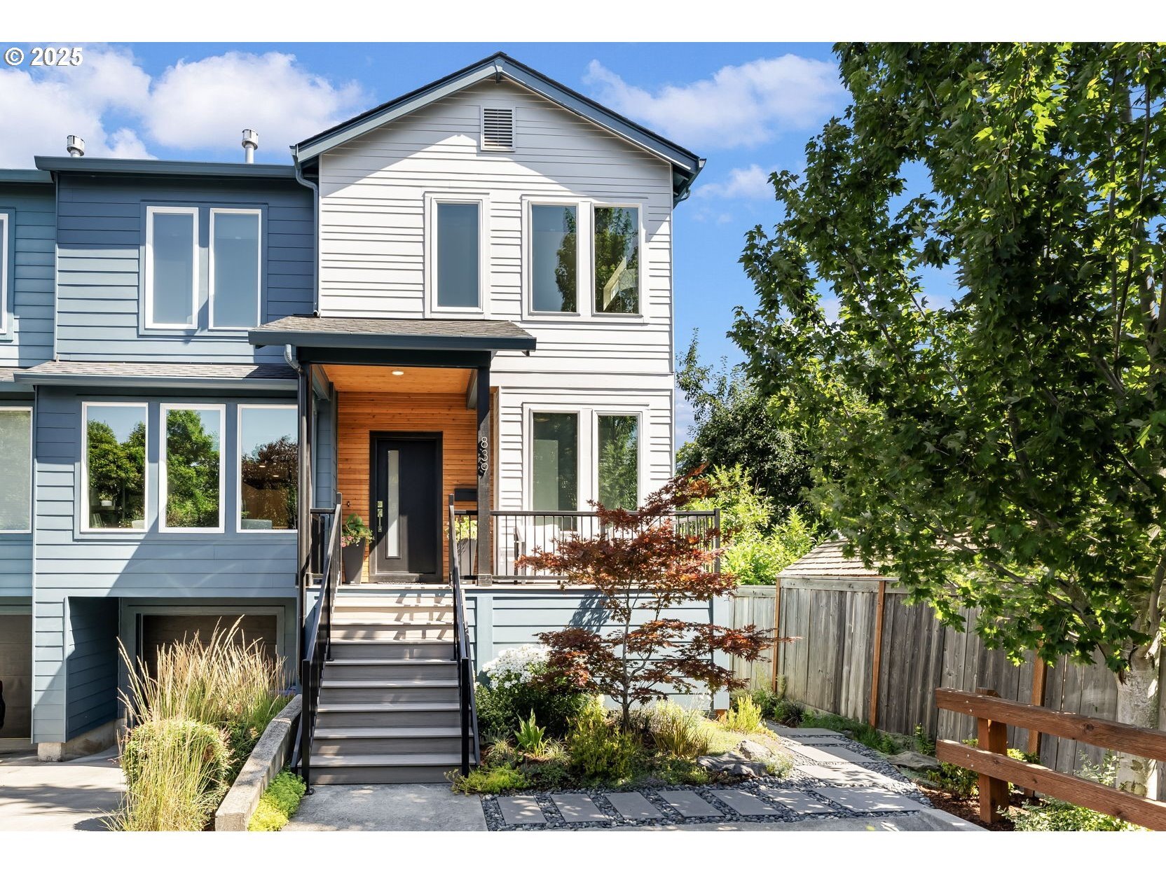 Property Photo: 839 NE Ashley St OR 97211