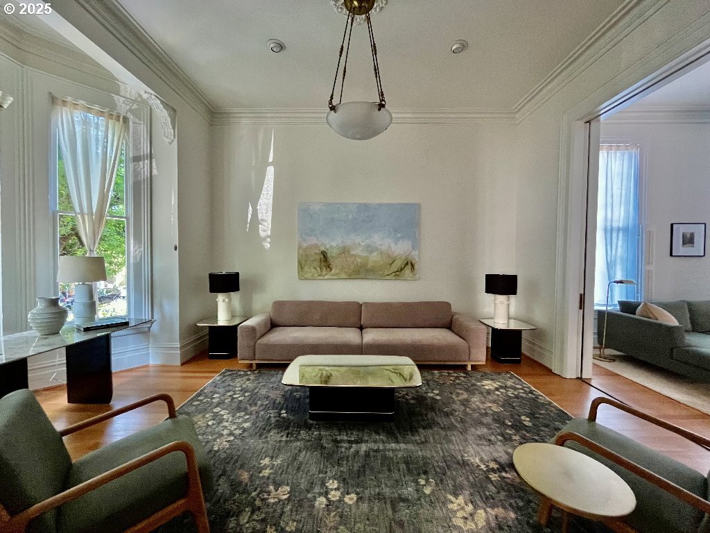 Property Photo: 2134 NW Hoyt St OR 97210