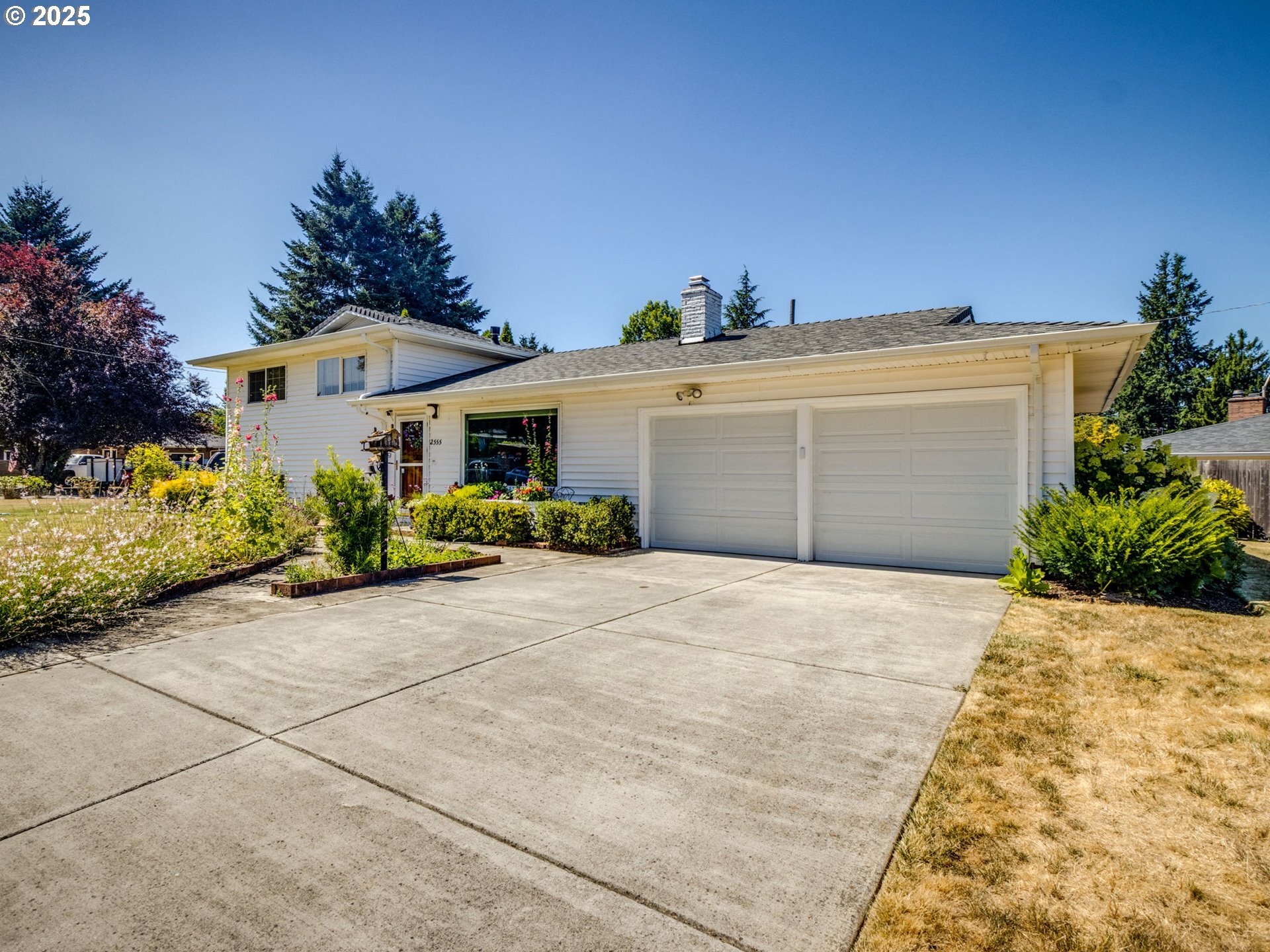 Property Photo:  2555 NE 146th Dr  OR 97230 