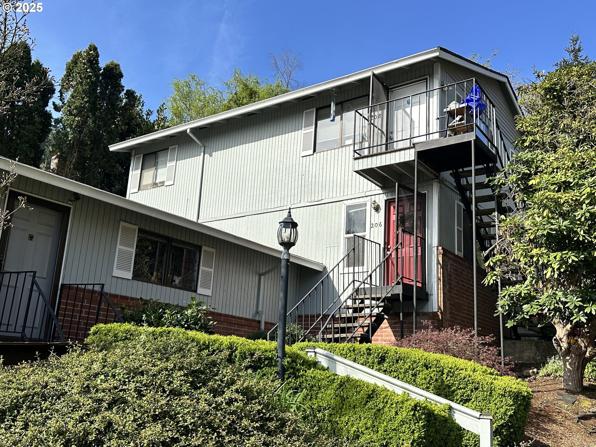 Property Photo: 204 SW Woods St OR 97201