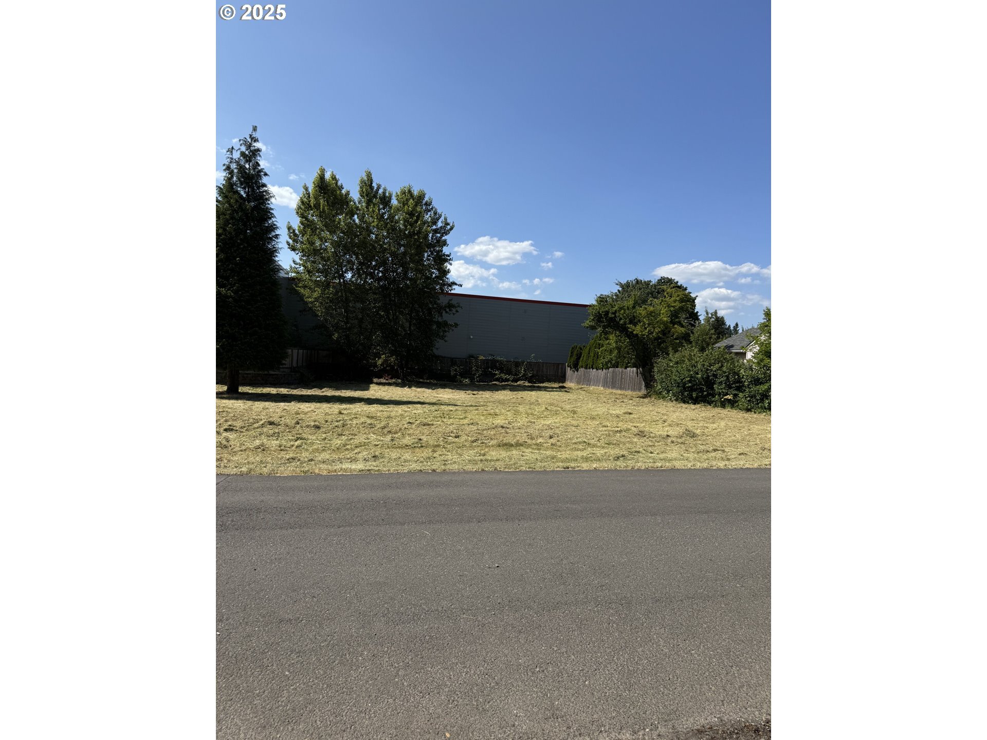 Property Photo: 14824 SE Kellogg Ave OR 97267