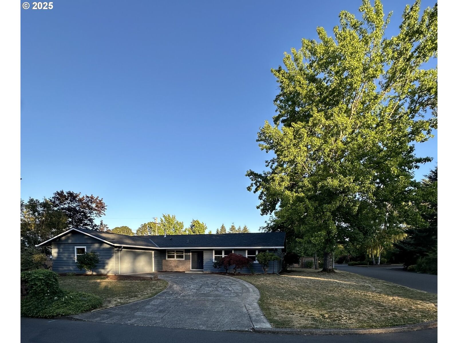 Property Photo: 8940 SW Oak Ln OR 97223