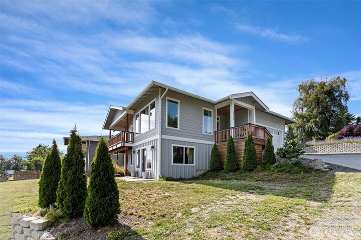 Property Photo: 1575 Kingsley Avenue WA 98230