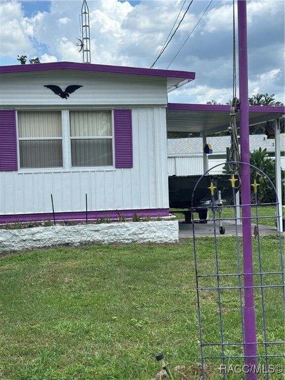 Property Photo: 1051 Cr Rd 461 FL 33538