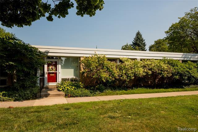 Property Photo: 1525 Chateaufort MI 48207