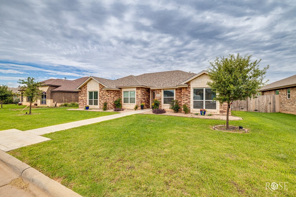 Property Photo: 5033 Scarlet Oak Dr TX 76904