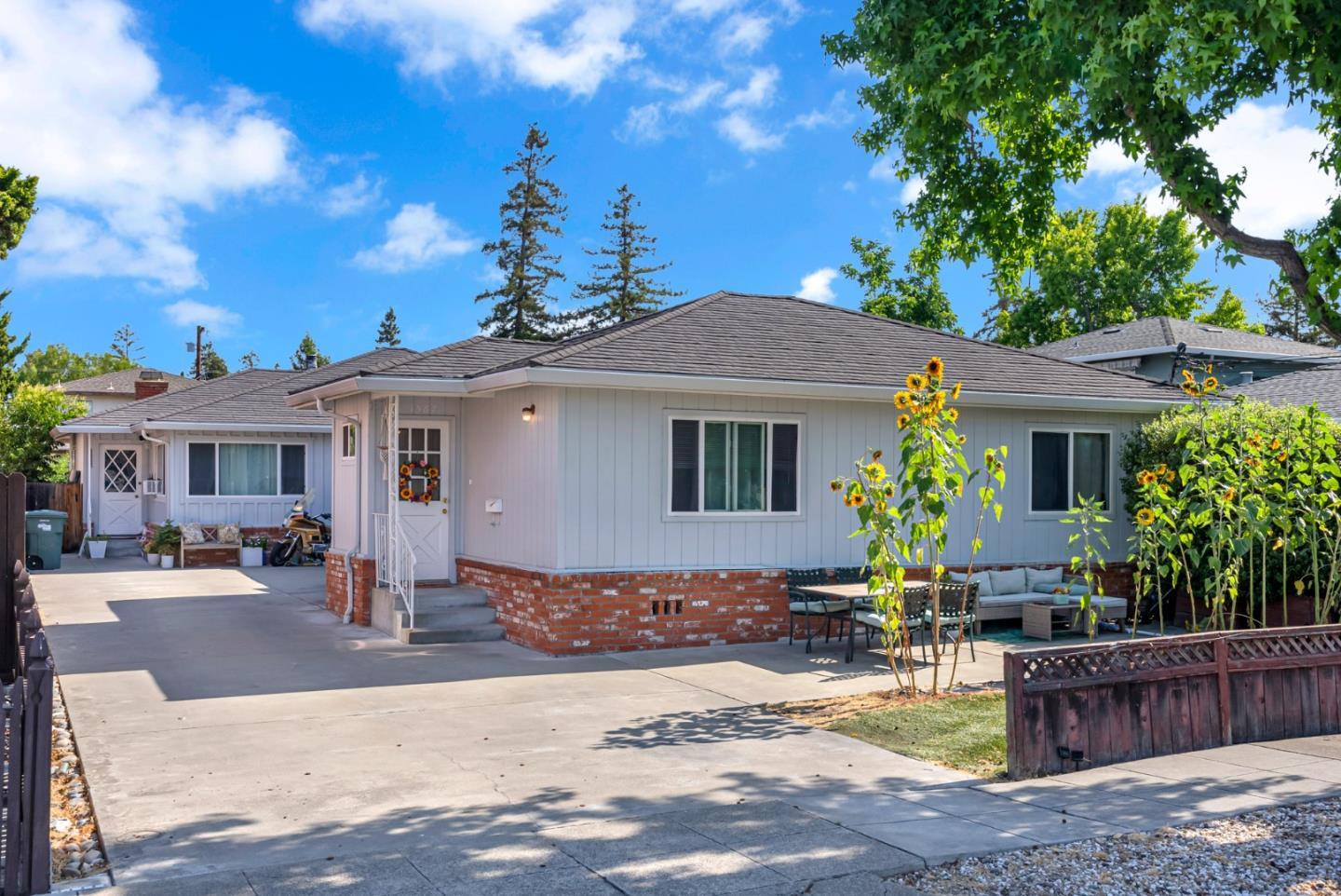 Property Photo: 1567 Hawes Court CA 94061