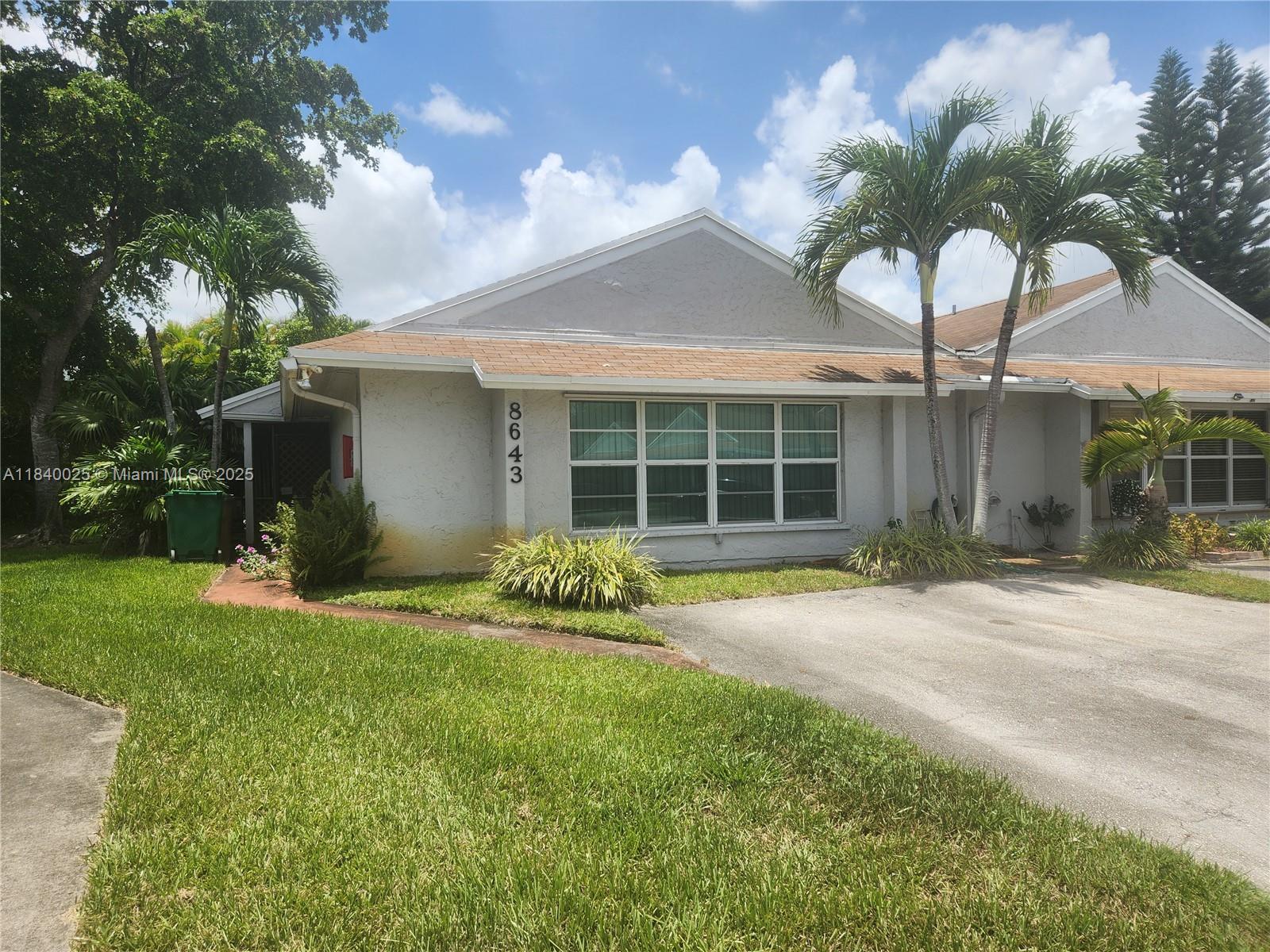 Property Photo: 8643 Bridle Path Ct 8643 FL 33328