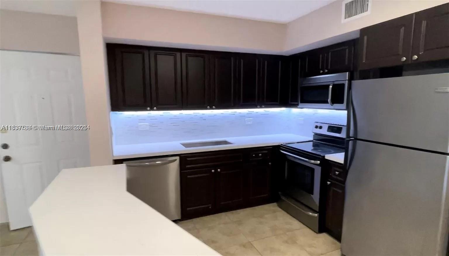 Property Photo: 3690 N 56th Ave 916 FL 33021