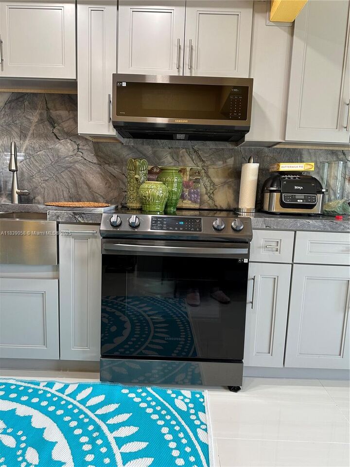 Property Photo: 15481 SW 81st Cir Ln 712 FL 33193