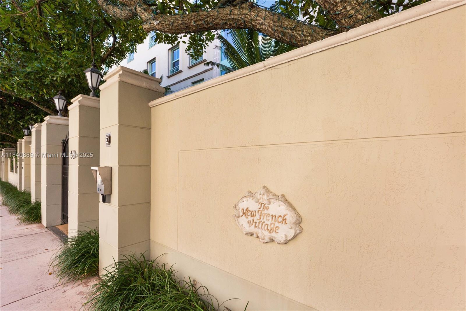 Property Photo: 610 Valencia Ave 503 FL 33134