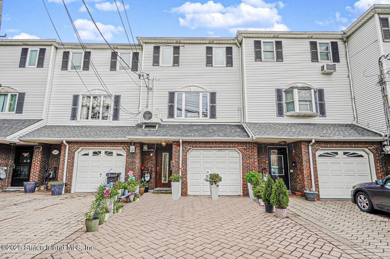 Property Photo:  165 Cannon Avenue  NY 10314 