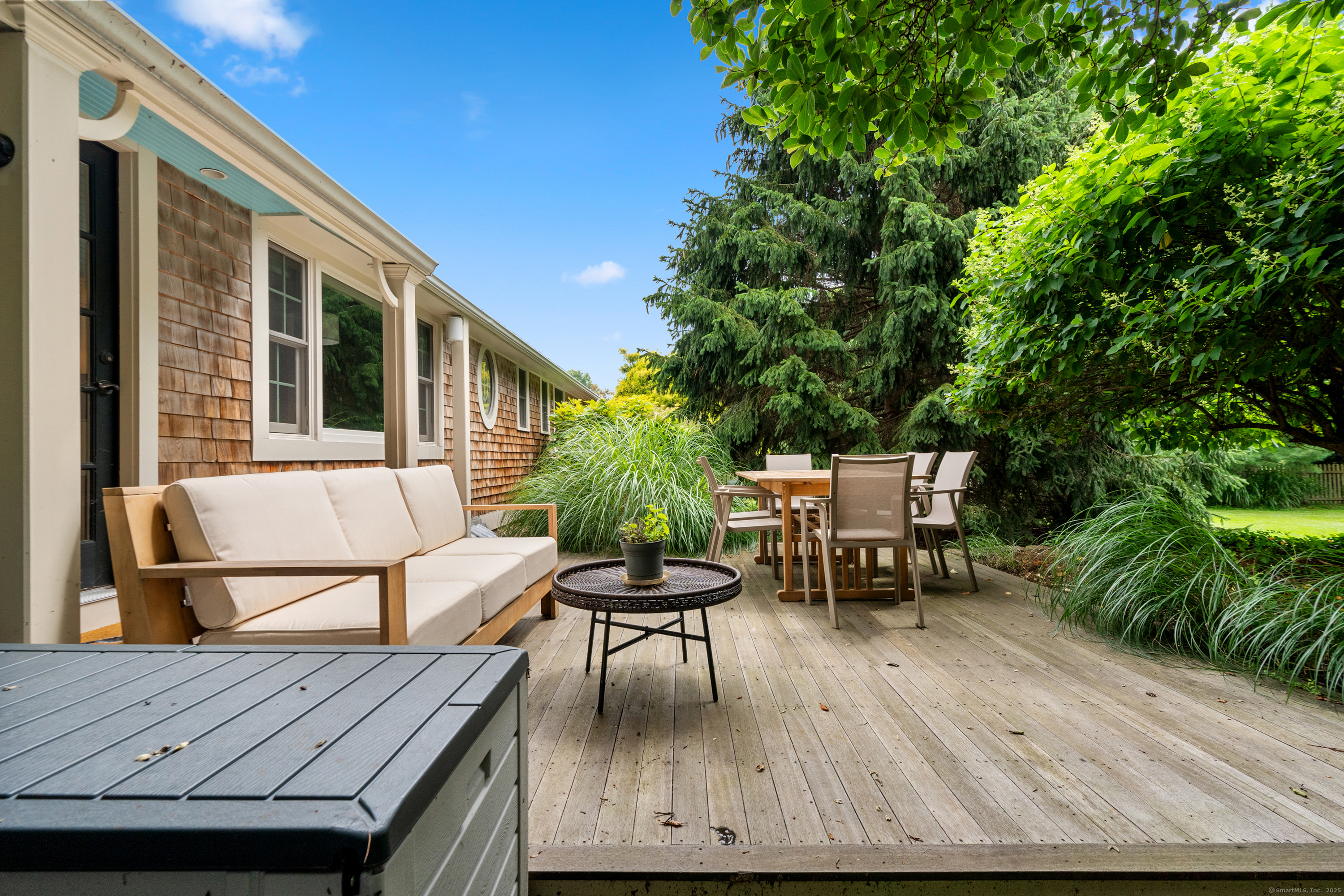 Property Photo: 201 Robin Road CT 06033