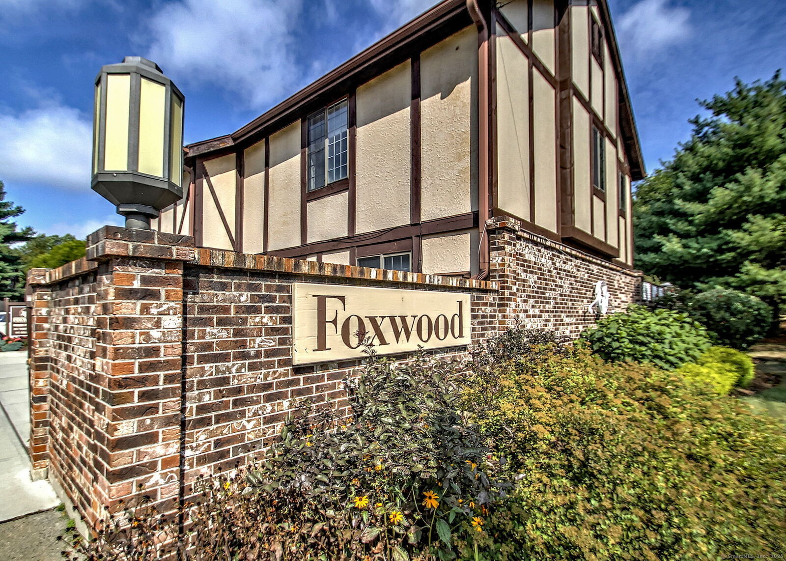 Property Photo: 138 Foxwood Close 138 CT 06461