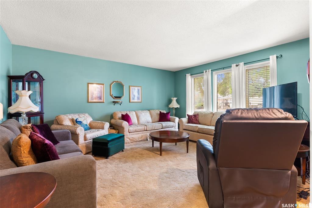 Property Photo: 14 Hammond Road SK S4R 3C6