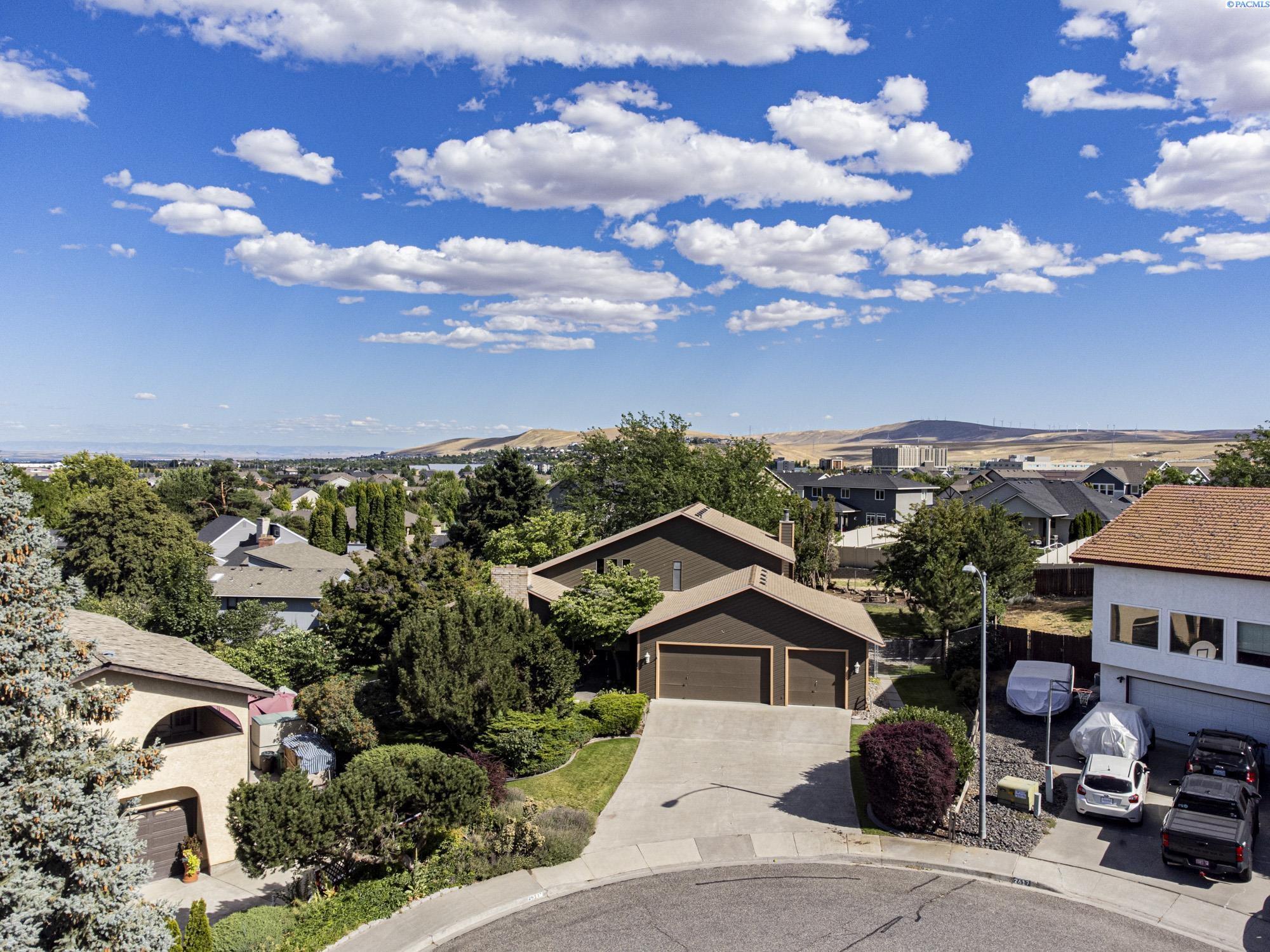 Property Photo: 2611 S Harrison Ct WA 99337