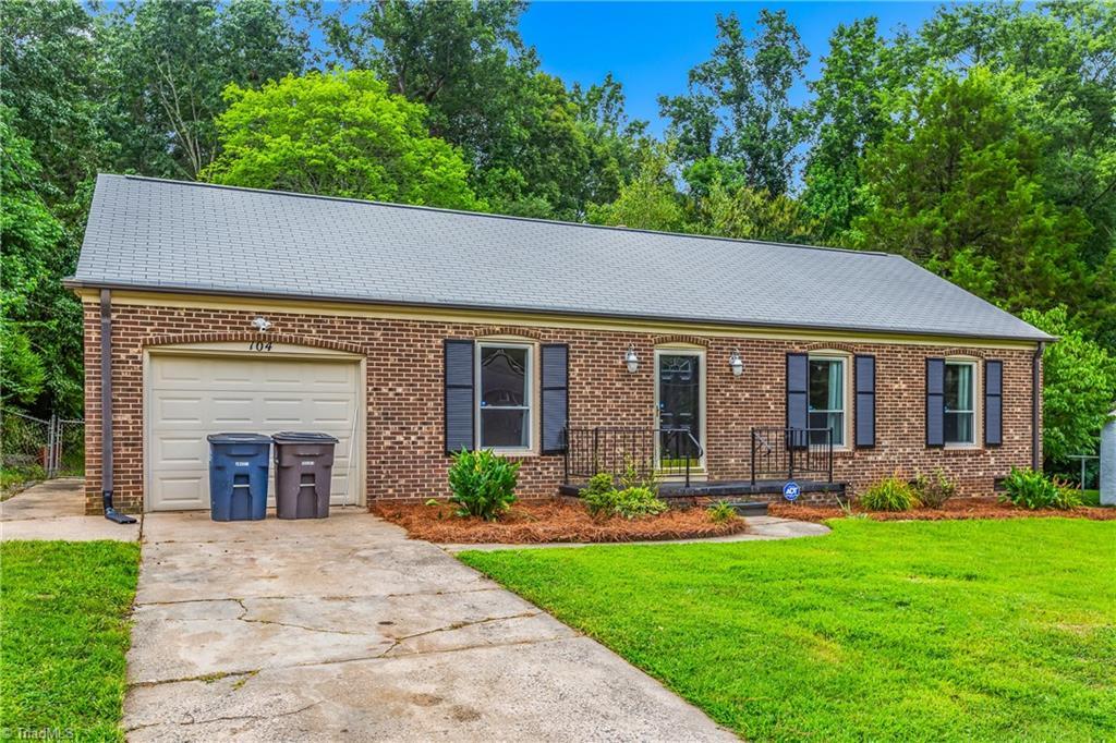 Property Photo: 104 Cheltenham Drive NC 27103