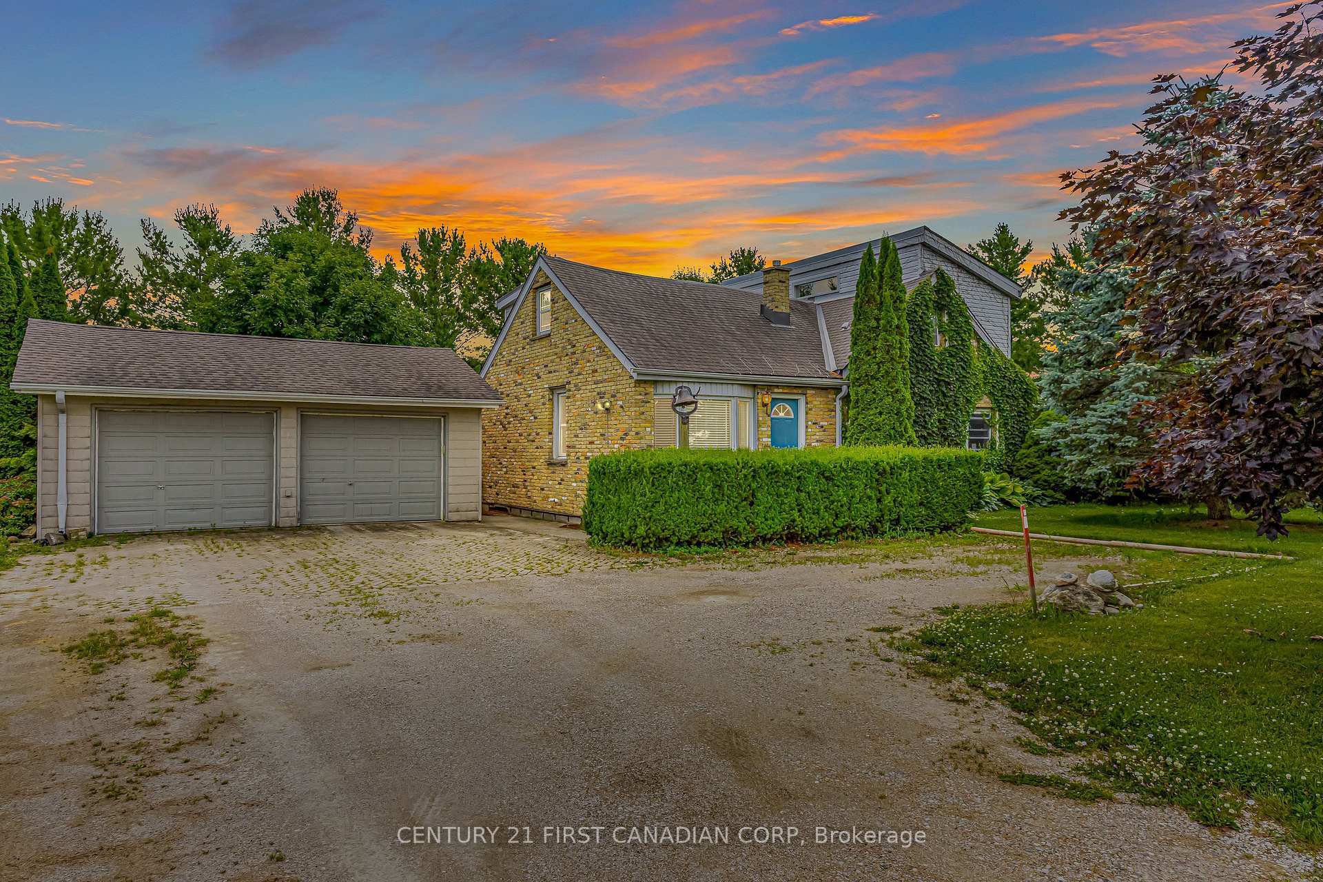 Photo de la propriété: 14305 Sixteen Mile Road ON N5X 4B2