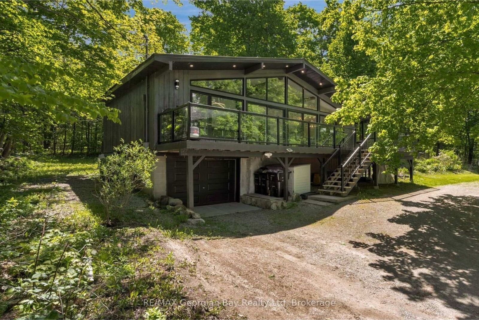 Property Photo: 1745 Twin Oaks Crescent ON L0K 1E0
