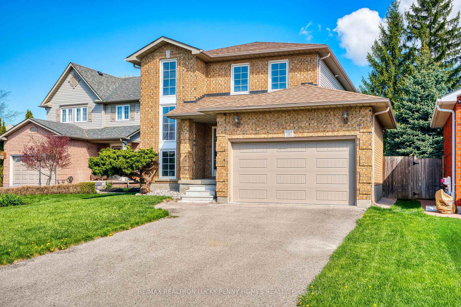 Property Photo: 16 Wabbokish Court ON L1E 2X6