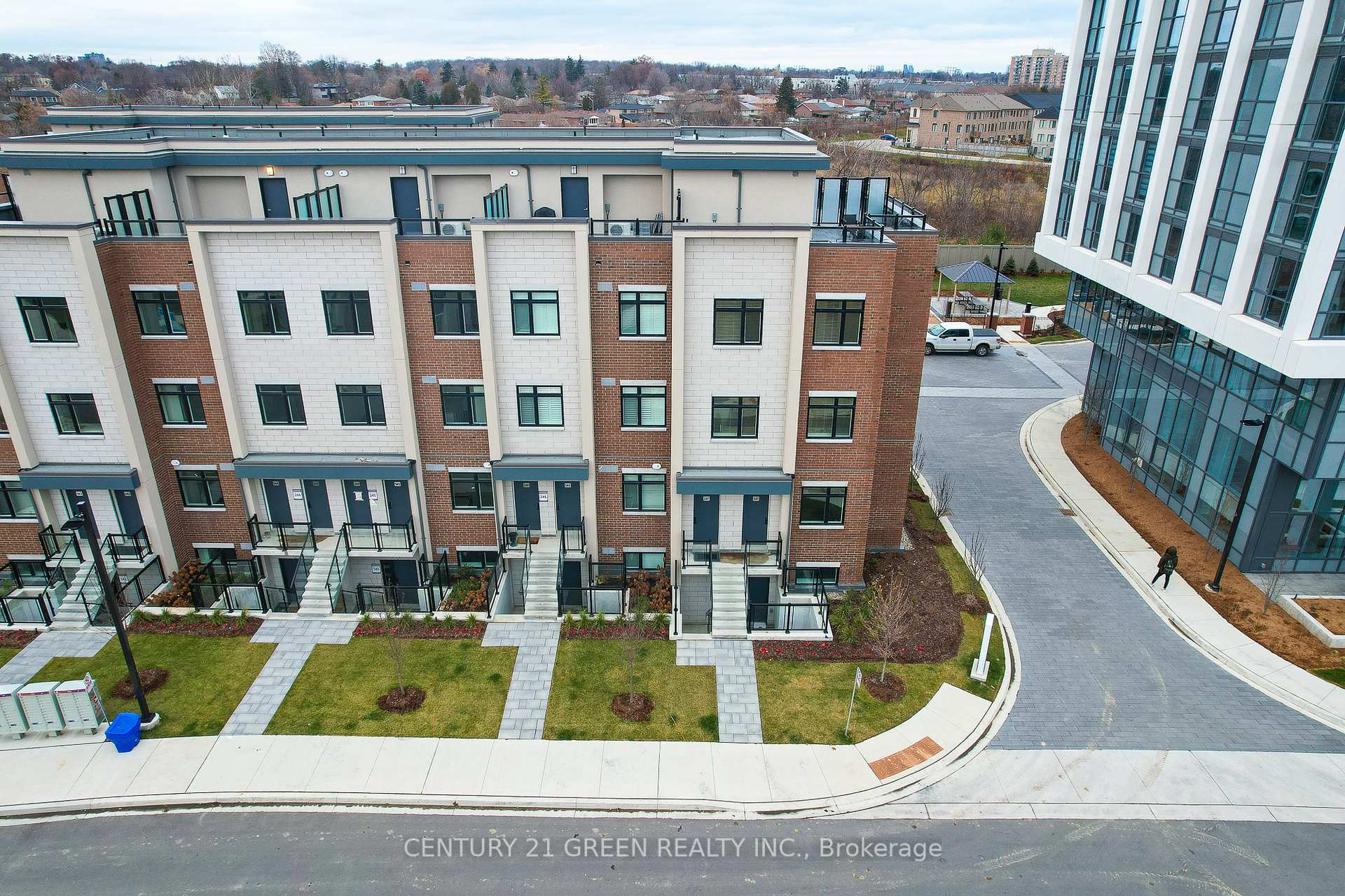 Property Photo: 1075 Douglas McCurdy Common 247 ON L5G 0C6
