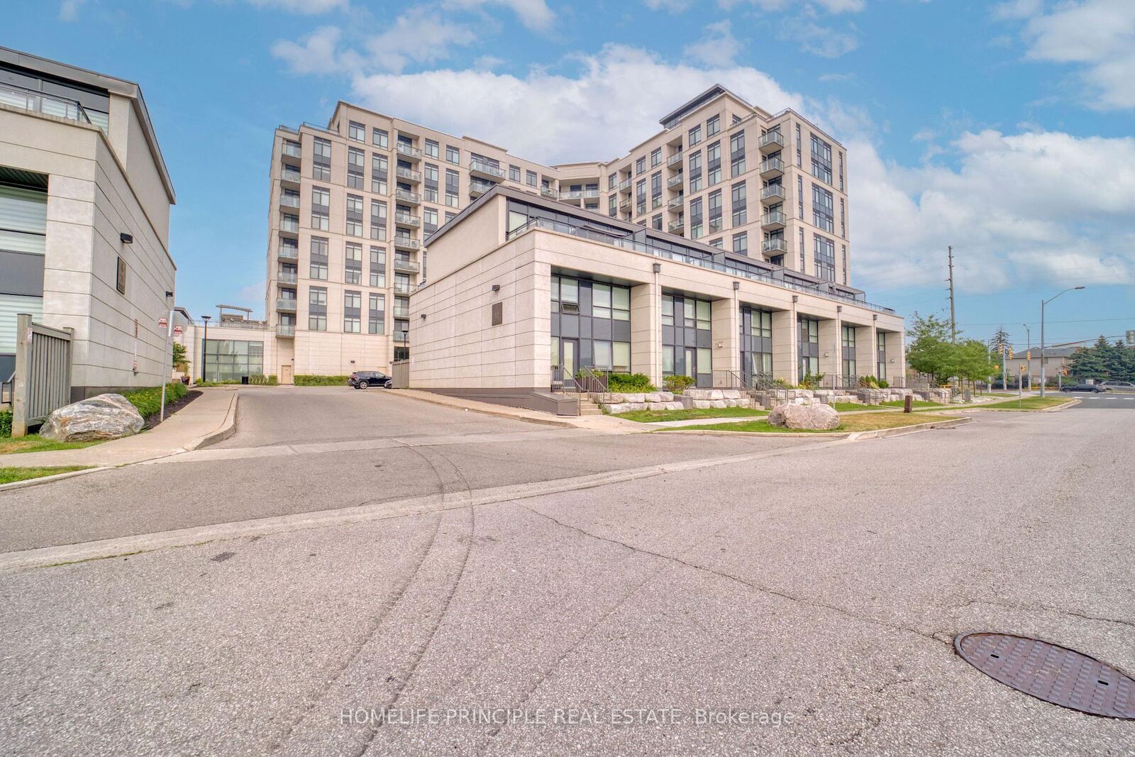 Photo de la propriété: 12 Woodstream Boulevard 712 ON L4L 8C3