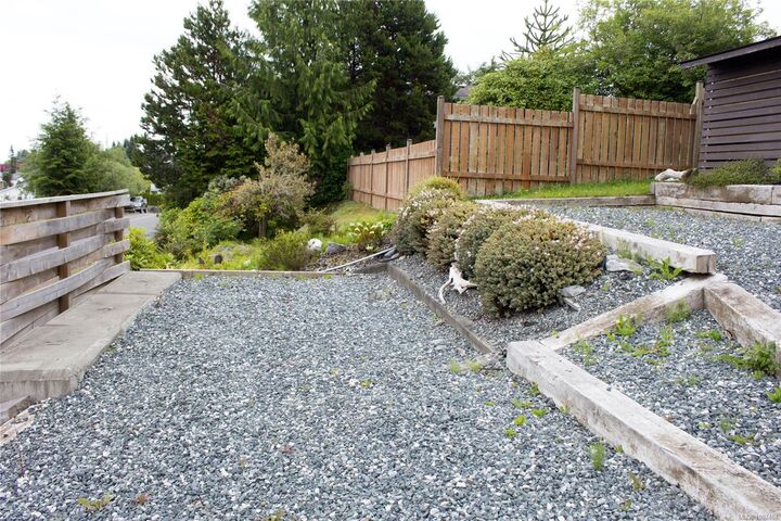 Property Photo: 2141 Camosun Cres BC V0N 2R0