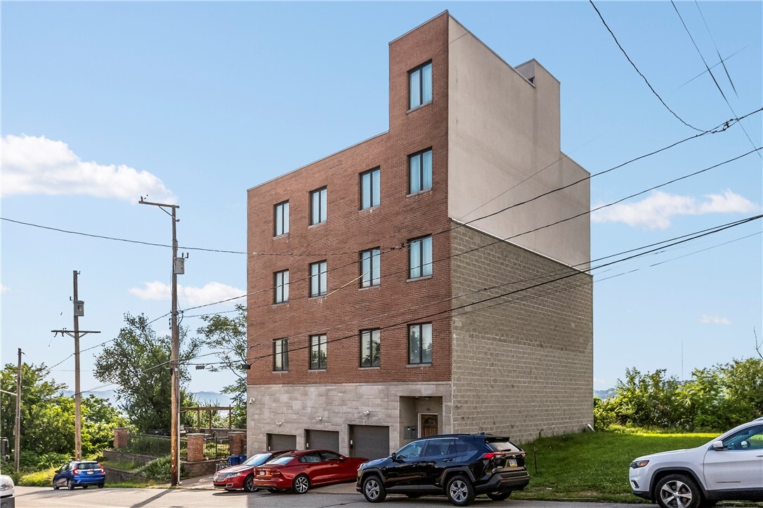 Property Photo: 1825 Arcena Street 3 PA 15219