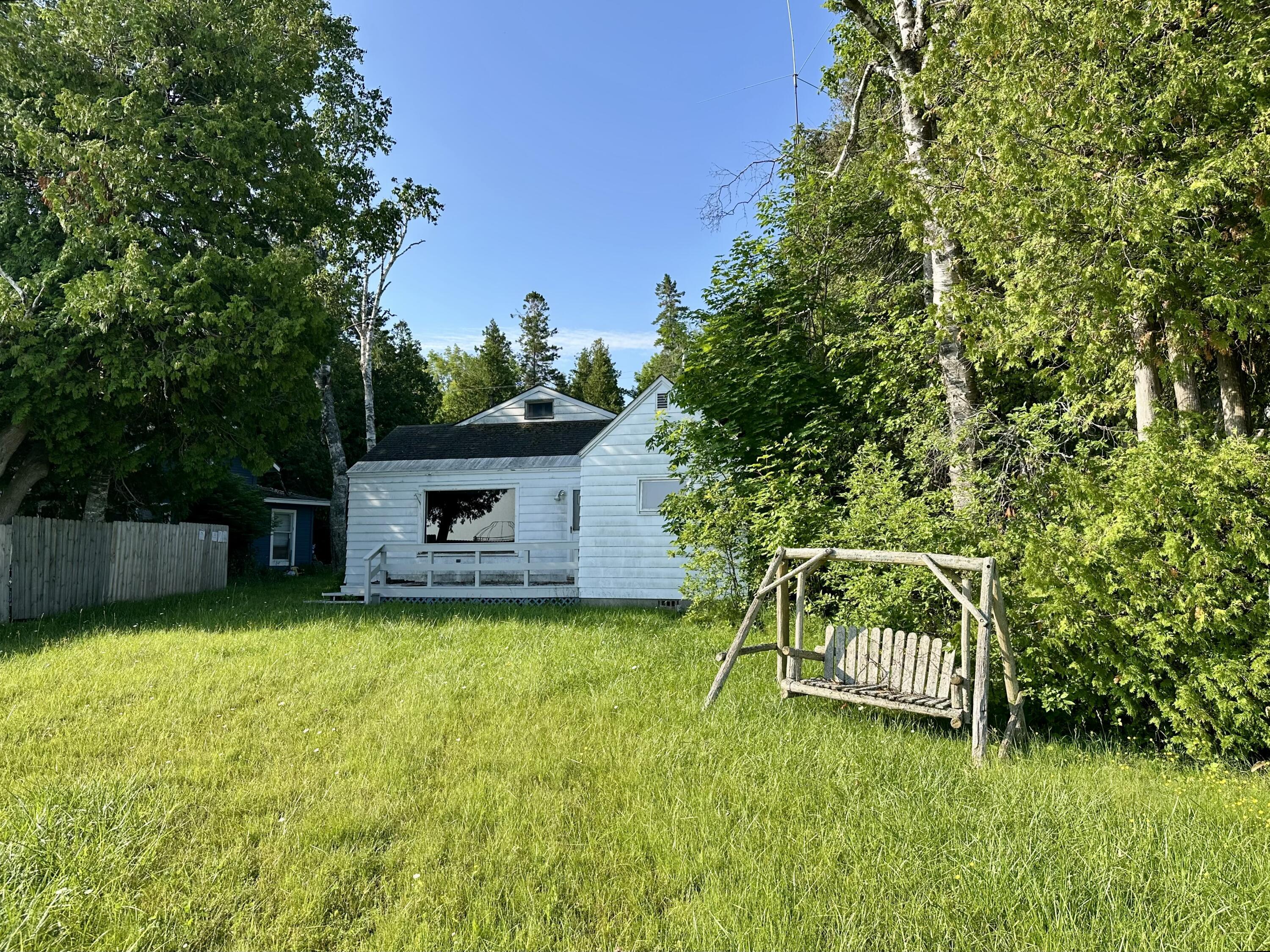 914 Lakeside Drive  Mackinaw City MI 49701 photo