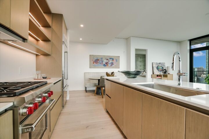 Property Photo: 610 Davis Street 1912 TX 78701