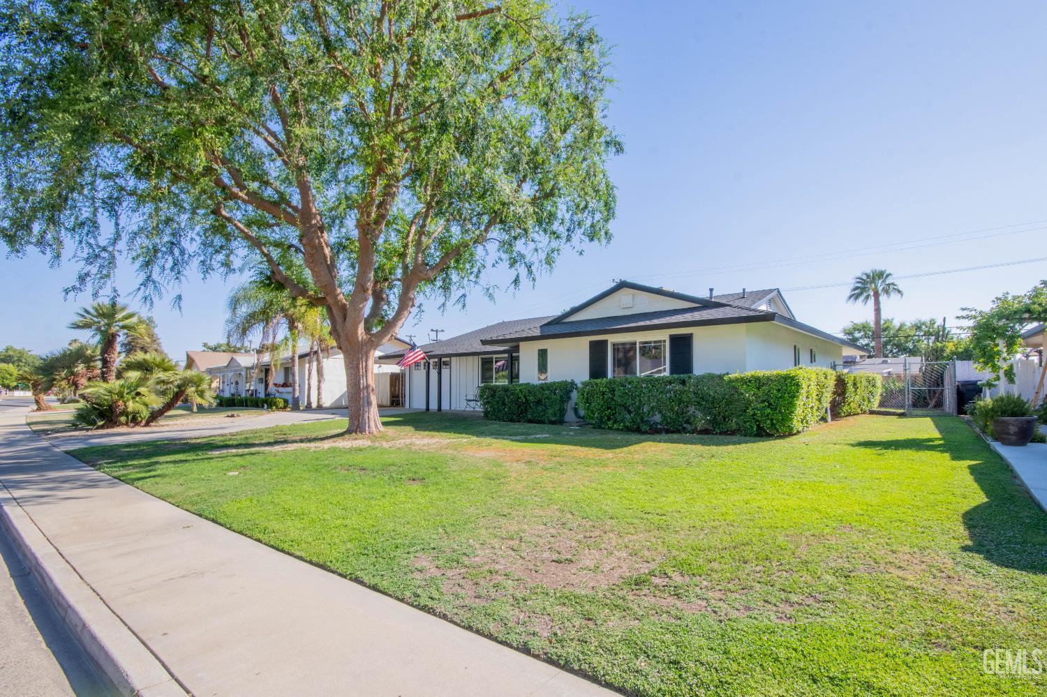 Property Photo: 409 Cherry Hills Drive CA 93309