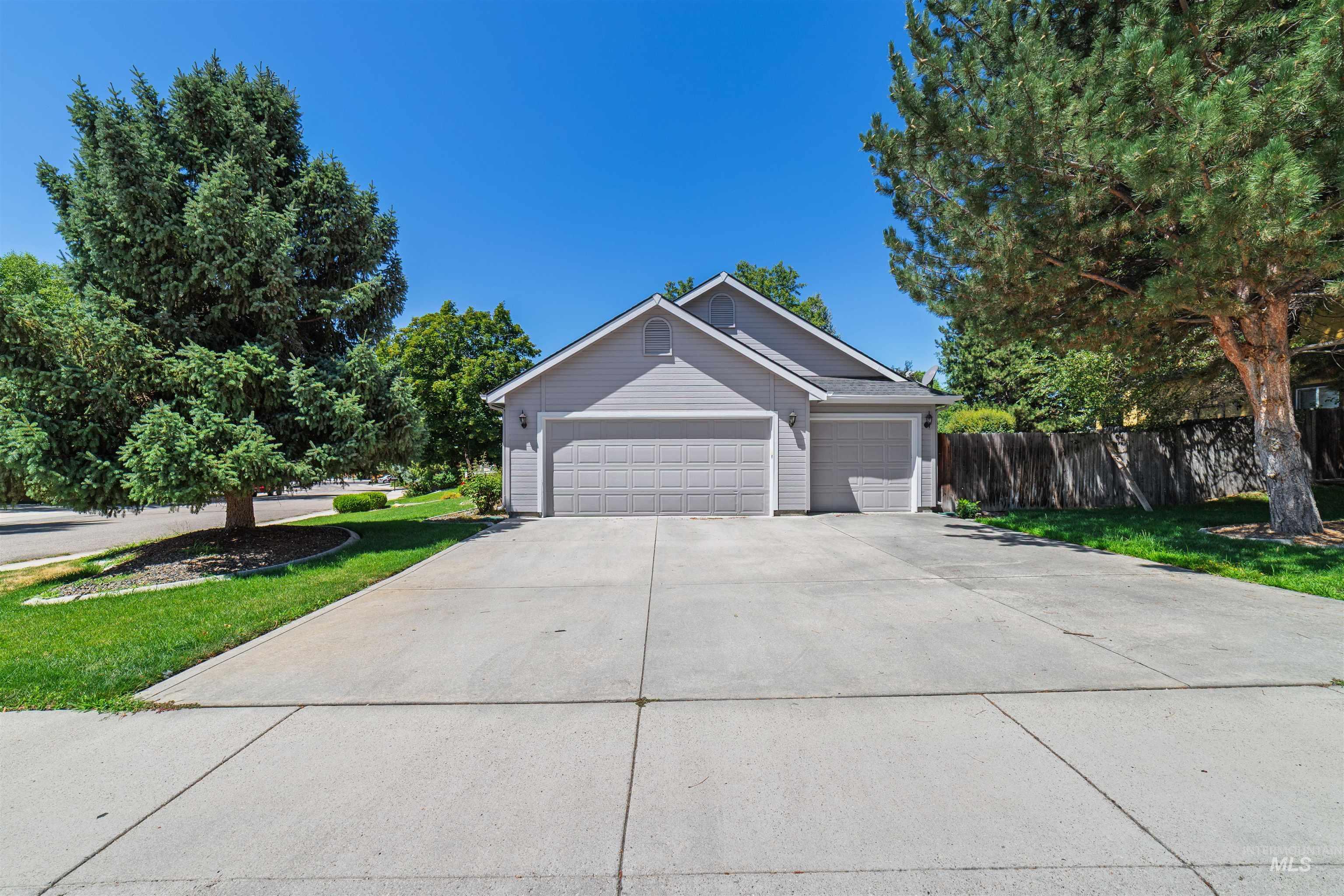 Property Photo:  2552 E Brierfield Drive  ID 83616 