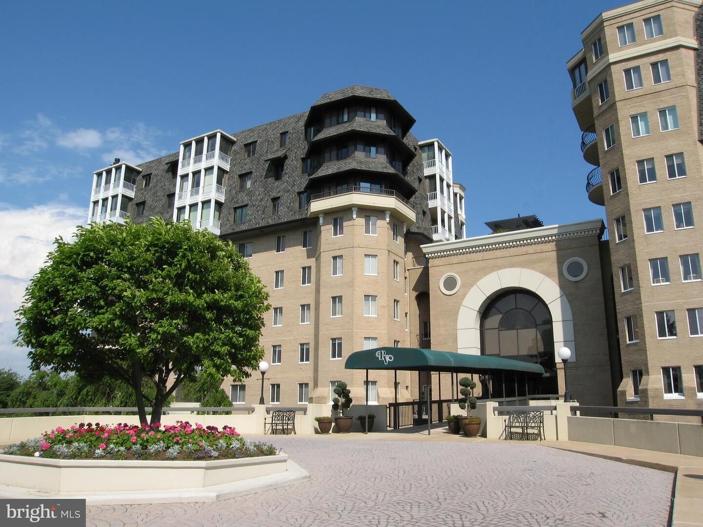 Property Photo: 1250 S Washington Street 820 VA 22314