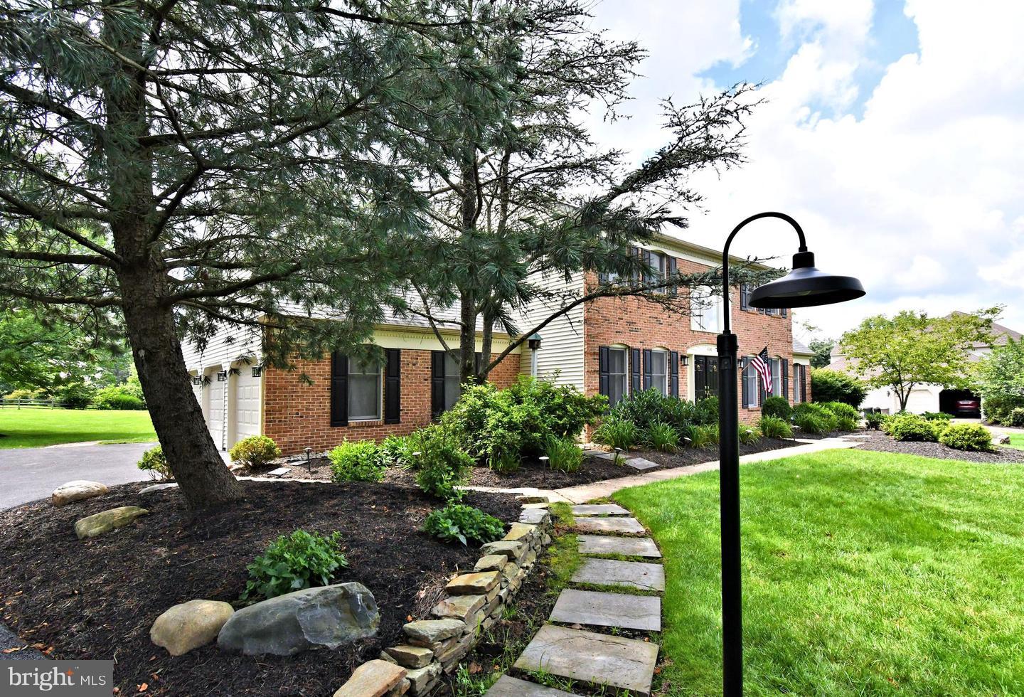 Property Photo: 454 Foxcroft Drive PA 18974