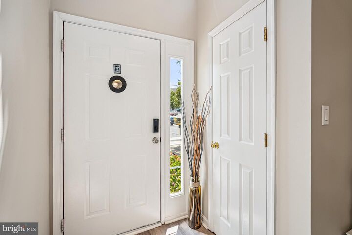 Property Photo:  43442 Nottingham Square  VA 20147 