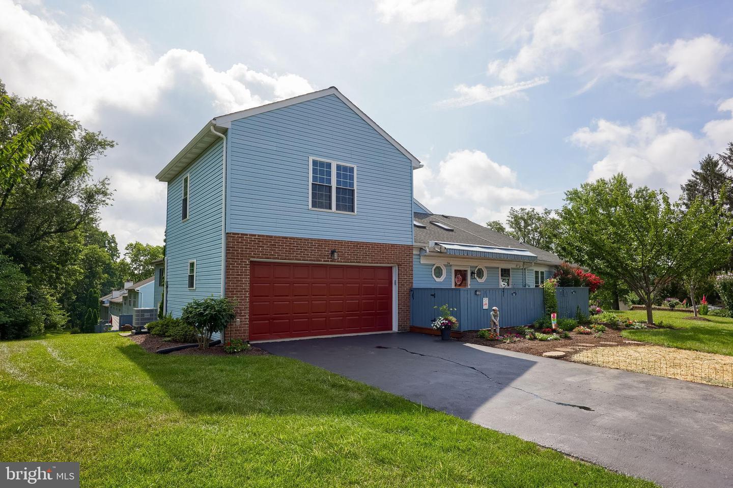 220 Winding Hill Drive  Lancaster PA 17601 photo