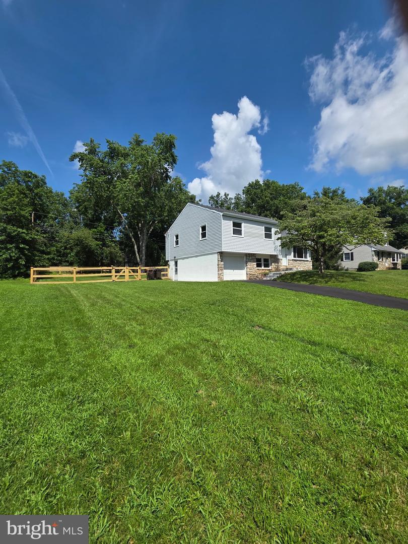 Property Photo: 127 Hampshire Drive PA 18914