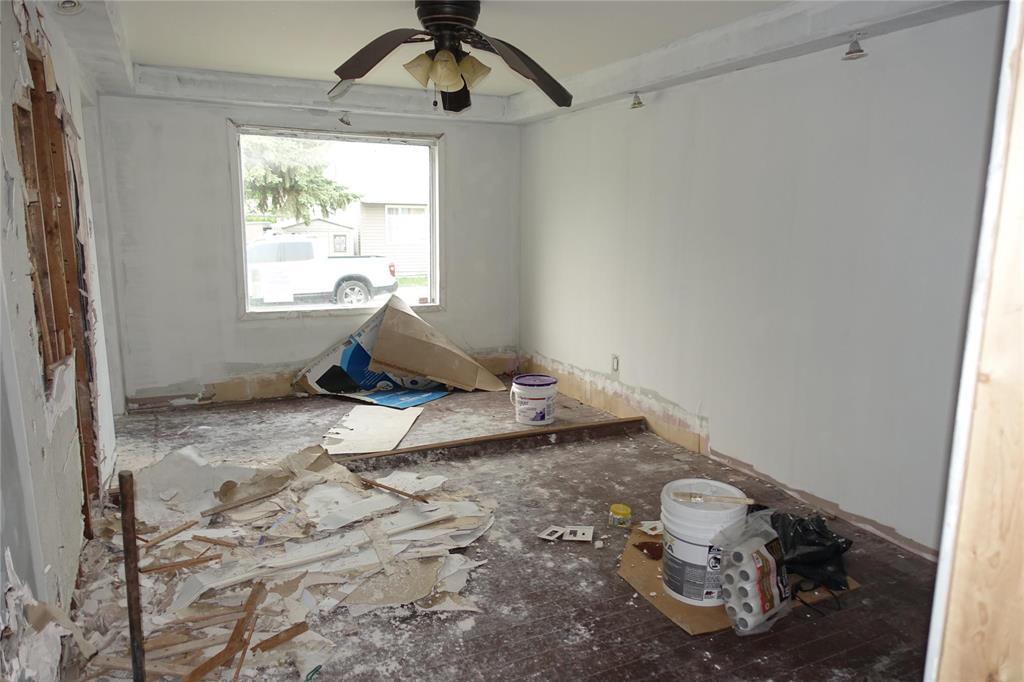Property Photo: 604 Union Avenue East MB R2L 1A4