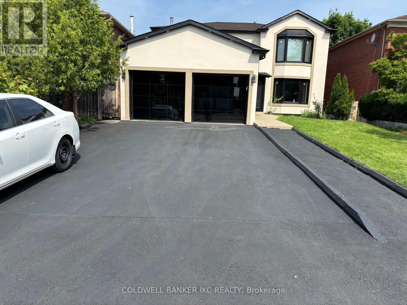 Property Photo: 2599 Ambercroft Trail ON L5M 4K5