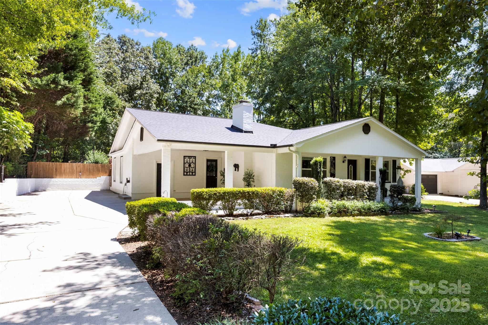 Property Photo:  20209 Floral Lane  NC 28031 