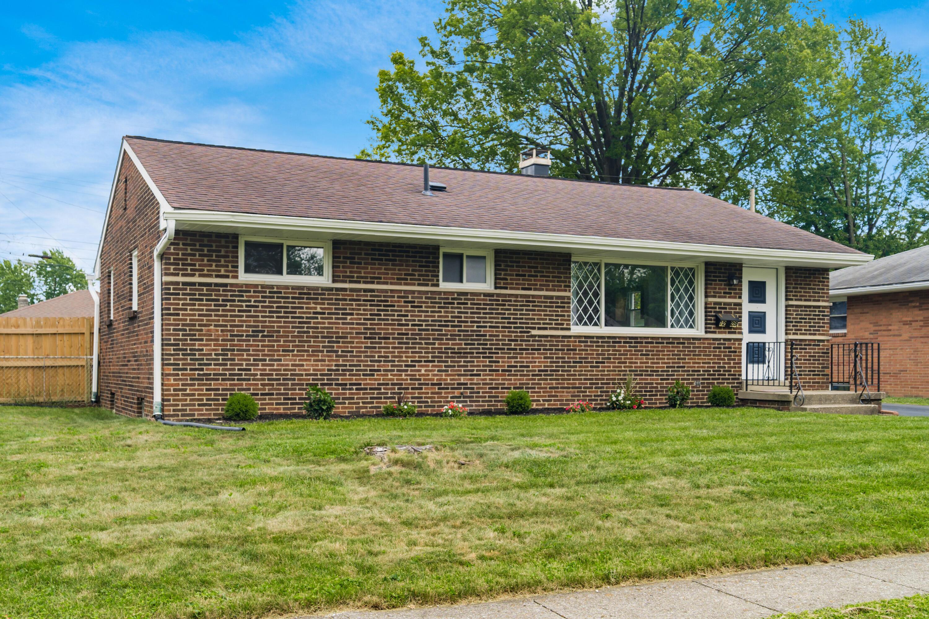 Property Photo:  1228 Elaine Road  OH 43227 